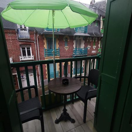 Appartement Avec Balcon Au 1Er Etage Vue Laterale Mer A 50 Metres De La Plage A Mers Les Bains. Exteriör bild
