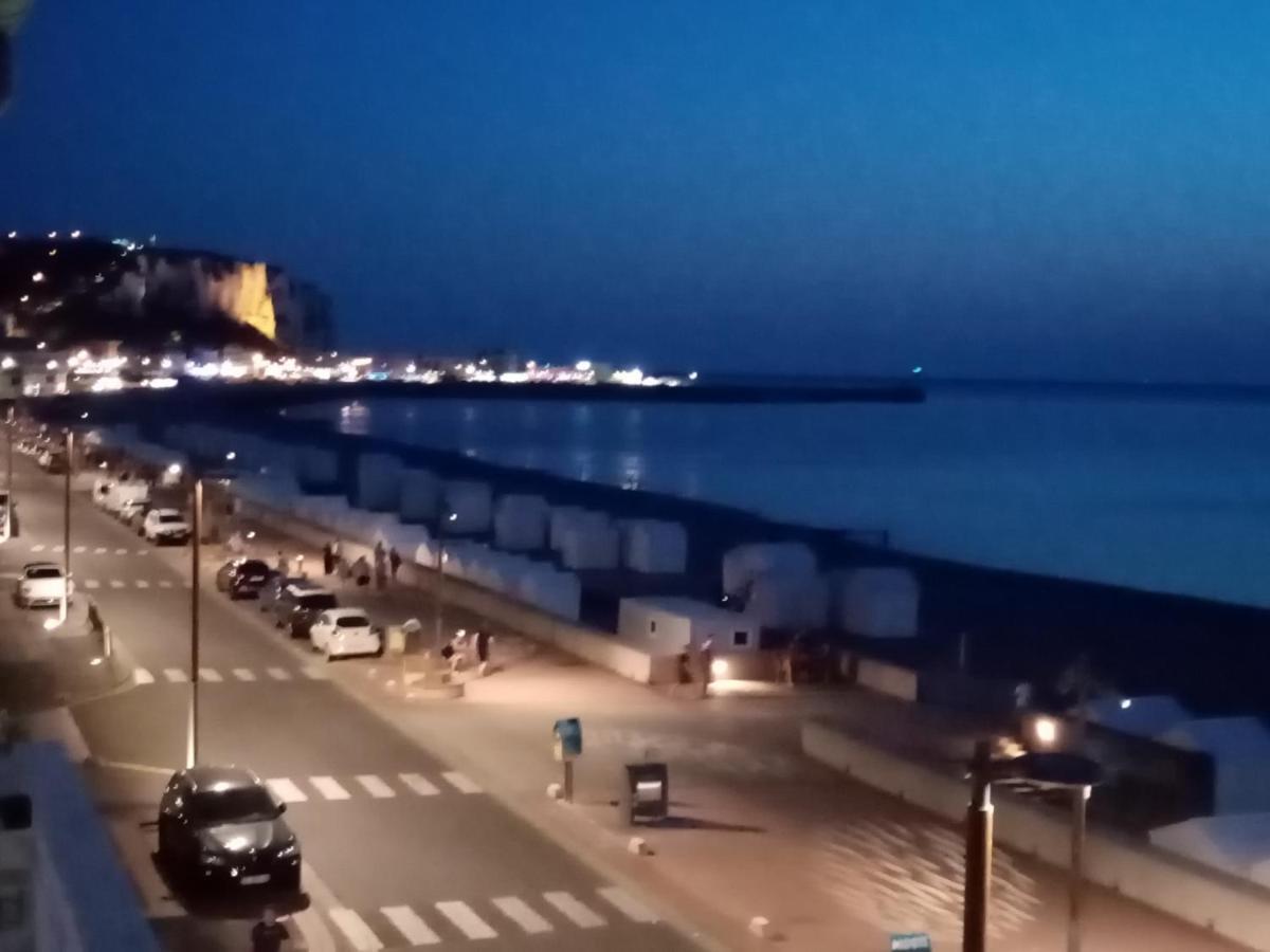 Appartement Avec Balcon Au 1Er Etage Vue Laterale Mer A 50 Metres De La Plage A Mers Les Bains. Exteriör bild