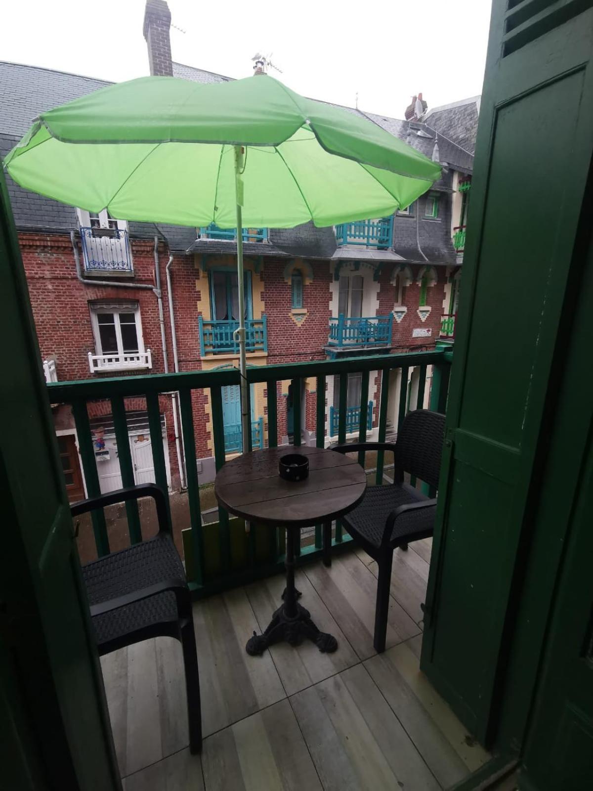 Appartement Avec Balcon Au 1Er Etage Vue Laterale Mer A 50 Metres De La Plage A Mers Les Bains. Exteriör bild