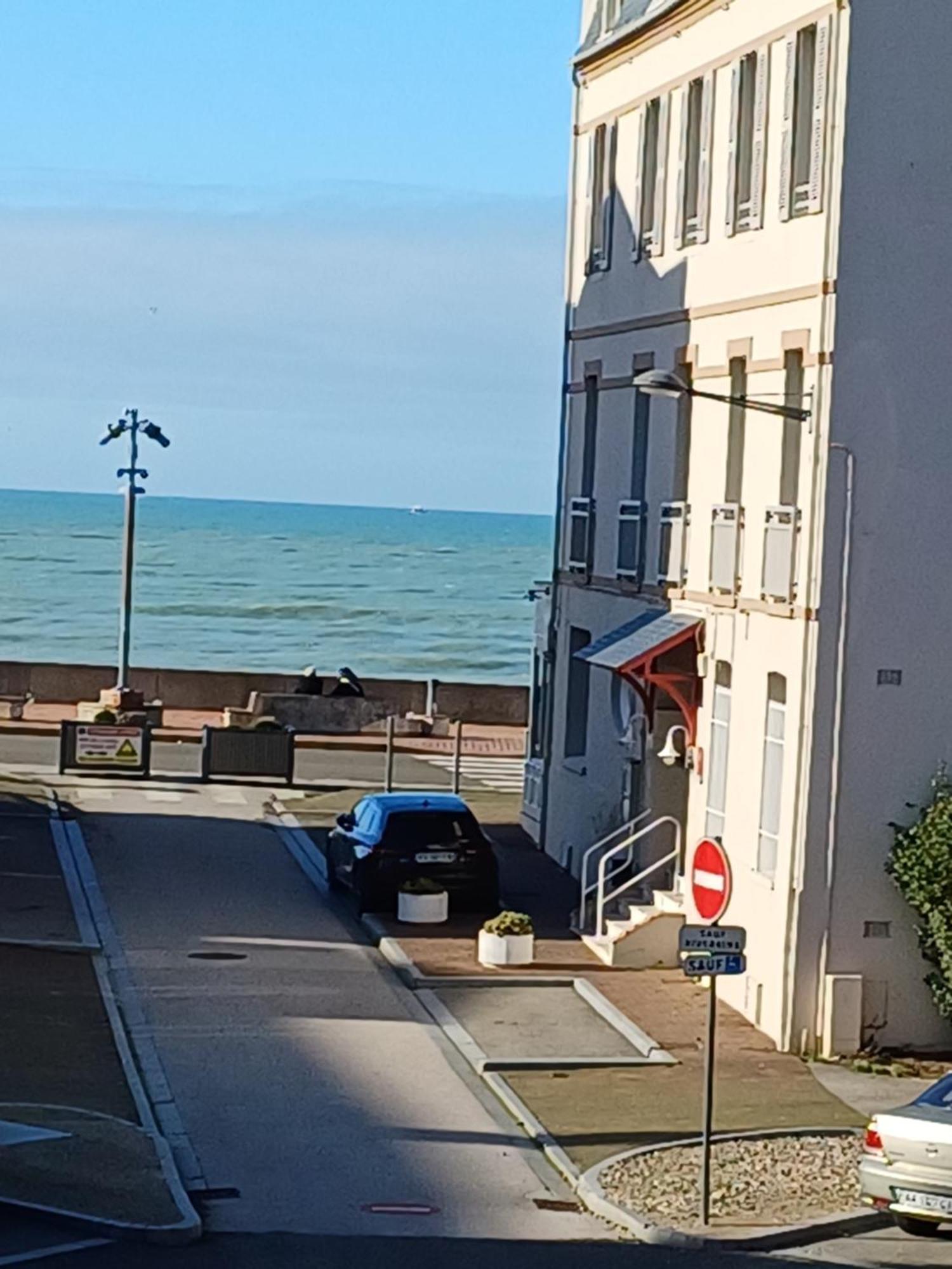 Appartement Avec Balcon Au 1Er Etage Vue Laterale Mer A 50 Metres De La Plage A Mers Les Bains. Exteriör bild